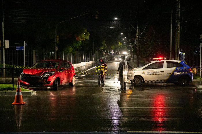Colisão aconteceu entre a Avenida Cavalhada e a Rua Padre Reus