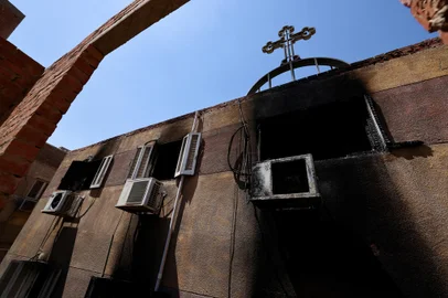A picture shows the damage at the Abu Sifin church located in the densely populated Imbaba neighbourhood west of the Nile river, part of Giza governorate, on August 14, 2022, after more than 40 people were killed when a fire ripped through a Coptic Christian church during Sunday mass. - Witnesses described how people rushed into the burning house of worship to rescue those trapped but were soon overwhelmed by the heat and the deadly smoke. (Photo by Khaled DESOUKI / AFP)Editoria: DISLocal: GizaIndexador: KHALED DESOUKISecao: fireFonte: AFPFotógrafo: STF<!-- NICAID(15174831) -->