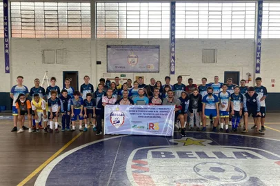 atleta caxiense foi formado no bella futsal<!-- NICAID(15175977) -->