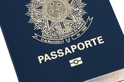 Passaporte brasileiro. <!-- NICAID(12701588) -->