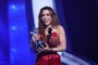 NEWARK, NEW JERSEY - AUGUST 28: Anitta accepts an award for Best Latin video for Envolver onstage at the 2022 MTV VMAs at Prudential Center on August 28, 2022 in Newark, New Jersey.   Theo Wargo/Getty Images for MTV/Paramount Global/AFP (Photo by Theo Wargo / GETTY IMAGES NORTH AMERICA / Getty Images via AFP)<!-- NICAID(15189872) -->