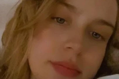 Isabella Scherer revelou nesta segunda-feira (5) que precisou ficar internada na UTI depois de dar à luz aos gêmeos Mel e Bento, filhos dela e do modelo Rodrigo Calazans. Através dos stories do Instagram, a campeã do Masterchef 2021 explicou que o motivo da internação foi a pressão alta, mas que a situação já foi estabilizada.<!-- NICAID(15197760) -->