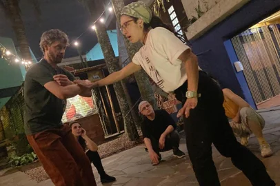 Aulas de Capoeira ocorrem nas quartas-feiras na Paralela. Neste sábado, dia 10 de setembro, ocorre uma aula aberta no Parque dos Macaquinhos<!-- NICAID(15200936) -->