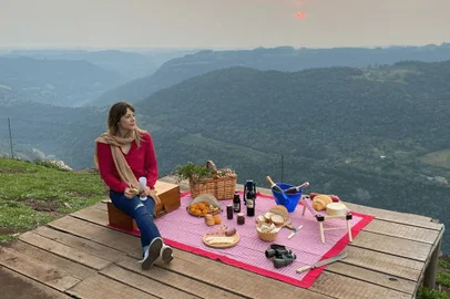 A atriz nova-pratense Elisa Volpatto, esteve realizando na semana passada, as gravações dos vídeos promocionais dos 5 municípios que compõem o Roteiro Termas e Longevidade: Cotiporã, Nova Prata, Protásio Alves, Veranópolis e Vila Flores.<!-- NICAID(15203967) -->