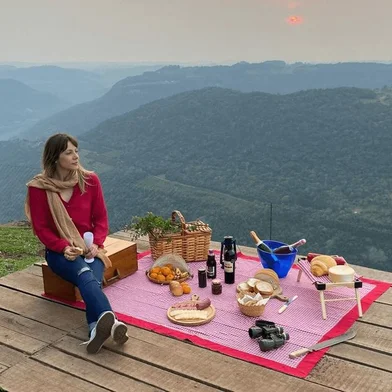 A atriz nova-pratense Elisa Volpatto, esteve realizando na semana passada, as gravações dos vídeos promocionais dos 5 municípios que compõem o Roteiro Termas e Longevidade: Cotiporã, Nova Prata, Protásio Alves, Veranópolis e Vila Flores.<!-- NICAID(15203967) -->