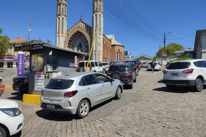 Verba arrecadada em feijoada será destinada para programa que compra vagas em escolinhas para famílias em vulnerbilidade social em Caxias.<!-- NICAID(15209307) -->