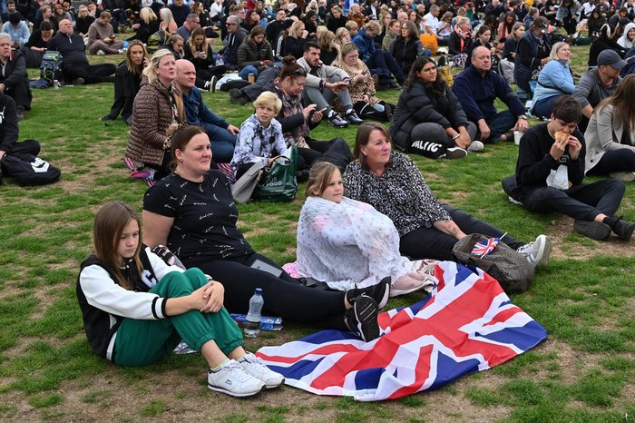 As homenagens à rainha Elizabeth continuam no Reino Unido