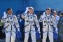 Russian cosmonauts Sergey Prokopyev (C) and Dmitri Petelin (R) and NASA astronaut Frank Rubio, members of the International Space Station (ISS) Expedition 68 main crew, walk to report to Russias Roscosmos space agency head prior to the launch at the Russian leased Baikonur cosmodrome in Kazakhstan on September 21, 2022. - The trio is scheduled to launch aboard their Soyuz MS-22 spacecraft on September 21. (Photo by NATALIA KOLESNIKOVA / AFP)Editoria: SCILocal: BaikonurIndexador: NATALIA KOLESNIKOVASecao: space programmeFonte: AFPFotógrafo: STF<!-- NICAID(15212219) -->