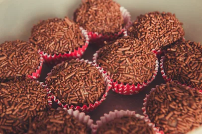 *A PEDIDO DE LEANDRO STAUDT* Doce brigadeiro - Foto: Carol Munhoz/stock.adobe.comFonte: 250845920<!-- NICAID(15217100) -->