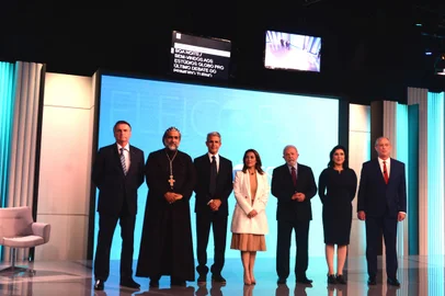 DEBATE PRESIDENCIAL GLOBORJ - DEBATE/PRESIDENTE - POLÍTICA - Candidatos durante o debate da TV Globo entre candidatos à Presidência da República nesta quinta-feira, dia 29, mediado pelo jornalista William Bonner, nos Estudios Globo, Rio de Janeiro, RJ. 29/09/2022 - Foto: CRISTIANE MOTA/FOTOARENA/FOTOARENA/ESTADÃO CONTEÚDOEditoria: POLÍTICALocal: RIO DE JANEIROIndexador: CRISTIANE MOTAFonte: 2272325Fotógrafo: FOTOARENA<!-- NICAID(15221846) -->