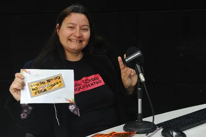 CAXIAS DO SUL, RS, BRASIL, 28/09/2022. Alexandra Faccio, a Teca, conhecida por espalhar mensagens positivas pelas ruas de Caxias do Sul, é a entrevistada do Tua Voz Serra. (Bruno Todeschini/Agência RBS)<!-- NICAID(15219443) -->