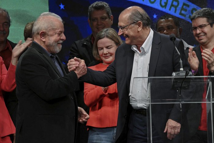 Lula quer governo com menos PT, mais centro e guinada na economia | GZH
