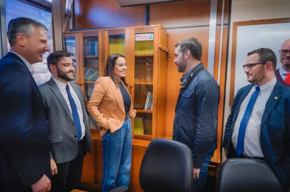 Candidato Eduardo Leite (PSDB) e vice Gabriel Souza (MDB) visitam deputados do PDT na Assembleia Legislativa.<!-- NICAID(15226533) -->