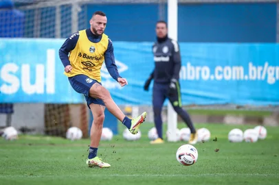 O atacante Guilherme participa de treino do Grêmio no CT Luiz Carvalho.<!-- NICAID(15160054) -->