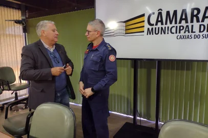 Comandante do 5º Batalhão anuncia 15 novos bombeiros para Caxias do Sul em reunião na Câmara de Vereadores<!-- NICAID(15227938) -->