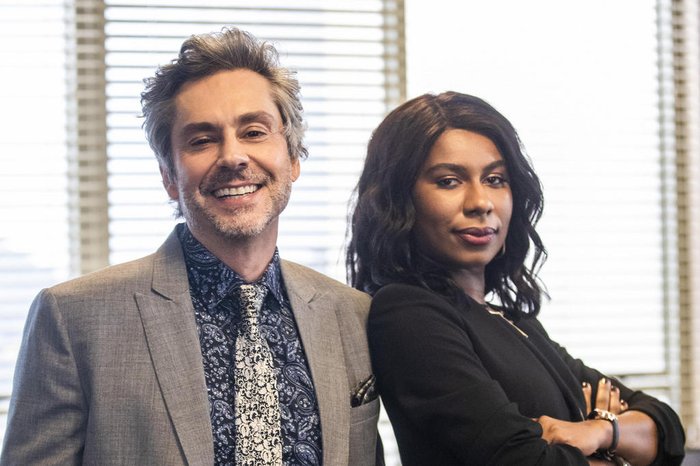 João Miguel Júnior,Stenio (Alexandre Nero) e Laís (Indira Nascimento) em "Travessia" / Divulgação Globo João Miguel Júnior,Stenio (Alexandre Nero) e Laís (Indira Nascimento) em "Travessia" / Divulgação Globo