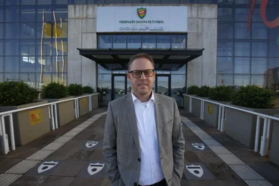 PORTO ALEGRE, RS, BRASIL - 2019.05.17 - Luciano Hocsman é o novo presidente da Federação Gaúcha de Futebol. Ocupará o cargo que era de Francisco Novelleto. (Foto: ANDRÉ ÁVILA/ Agência RBS)<!-- NICAID(14083000) -->