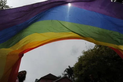 CAXIAS DO SUL, RS, BRASIL, 18/11/2020 - Fotos do casal Carla Pacheco e Alex Buffon. A Carla é madrinha da Parada LGBT e fala sobre a importância de, mesmo sendo hetero, se envolver nessa causa que ela acredita. Case da reportagem dos 20 anos da Parada Livre. (Marcelo Casagrande/Agência RBS)<!-- NICAID(14646732) -->
