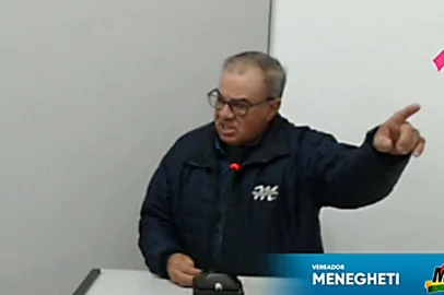 Um comerciante de Balneário Pinhal, no litoral norte, é investigado por suposta coação eleitoral de seus funcionários. Aldo Menegheti, que também é vereador do município pelo MDB, foi alvo de uma ação civil pública ajuizada nesta terça-feira (11) pelo Ministério Público do Trabalho do Rio Grande do Sul (MPT), após falas proferidas durante uma sessão ordinária na câmara, no último dia 3 de outubro. Ele é dono da loja Artesanato Meneghetti(a grafia é realmente diferente do nome dele).<!-- NICAID(15233256) -->