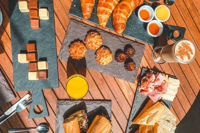 alban rossollin, boulangerie, padaria, baguette, croissant, café da manhã, destemperados<!-- NICAID(15234902) -->