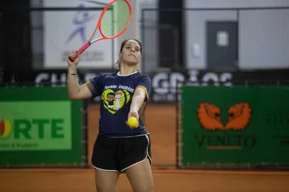 Nas quadras, Letícia Ioris da fonseca, do Lapidando Cidadãos, vai representar a Bowling Green State University, de Ohio, <!-- NICAID(15235821) -->
