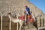 Leitor José Tejada enviou foto em frente da pirâmide de Quéops, no Egito<!-- NICAID(15228345) -->