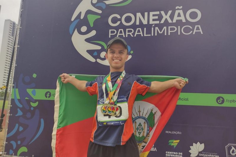 José Tolfo conquistou três ouros nas Paralimpíadas Universitárias 2022, em João Pessoa-PB.<!-- NICAID(15239608) -->
