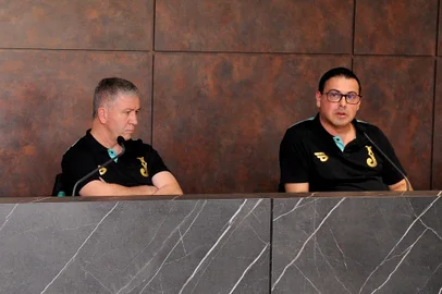 CAXIAS DO SUL, RS, BRASIL, 19/10/2022. Apresentação do novo diretor-executivo de futebol do Juventude, Júnior Chávare. Na foto da esq pra direita, Júnior Chávare, Paulo Stumpf e Fábio Pizzamiglio,  (Neimar De Cesero/Agencia RBS)<!-- NICAID(15240157) -->