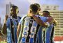 Jogadores do Grêmio comemoram acesso à Série A após vitória sobre o Náutico