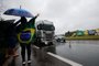 Nova Santa Rita, RS, Brasil, 31/10/2022 - Manifestantes bolsonaristas causam bloqueio de trânsito da BR386 no acesso de Nova Santa Rita. Foto: Jonathan Heckler / Agencia RBS<!-- NICAID(15251079) -->