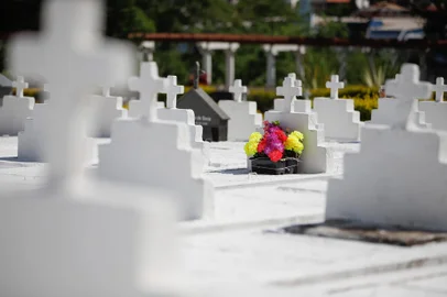 Porto Alegre, RS, Brasil - 01/11/2022 - Ronda pelos cemitérios da Capital - preparativo Finados. Na foto: Cemitério da Santa Casa (Foto: Anselmo Cunha/Agência RBS)<!-- NICAID(15252749) -->
