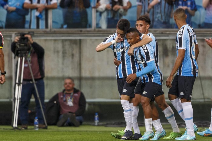 Não assistiu ao jogo? Leia aqui o resumo e ficha técnica da partida entre Grêmio e Brusque pelo Brasileiro Série B