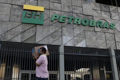 EdifÃ­cio sede da PetrobrasEdifício sede da PetrobrasLocal: Rio de JaneiroIndexador: Fernando FrazÃ£o/AgÃªncia BrasilFonte: AgÃªncia BrasilFotógrafo: RepÃ³rter FotogrÃ¡fico<!-- NICAID(14820466) -->