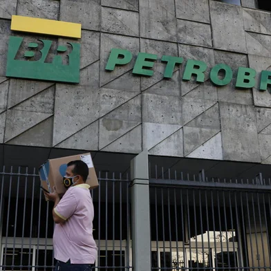 EdifÃ­cio sede da PetrobrasEdifício sede da PetrobrasLocal: Rio de JaneiroIndexador: Fernando FrazÃ£o/AgÃªncia BrasilFonte: AgÃªncia BrasilFotógrafo: RepÃ³rter FotogrÃ¡fico<!-- NICAID(14820466) -->
