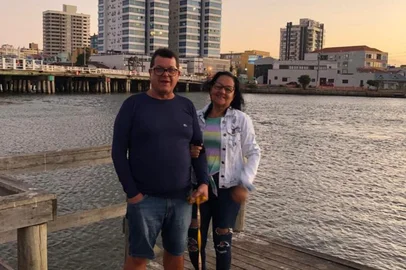 Vilson Mendes e Sônia Cardoso em Imbé<!-- NICAID(15253830) -->