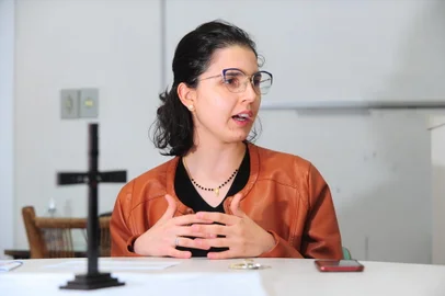 CAXIAS DO SUL, RS, BRASIL, 18/10/2022. Andressa Rodrigues Cunha, de 24 anos, é uma das catequistas jovens de Caxias do Sul. Ela atua na comunidade Santa Lúcia.. (Porthus Junior/Agência RBS)<!-- NICAID(15239461) -->