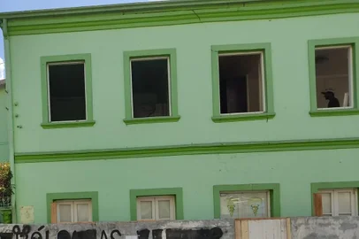 Trabalhadores começam a demolição da Casa Dal Bó, em Garibaldi, nesta terça-feira (15)<!-- NICAID(15265060) -->