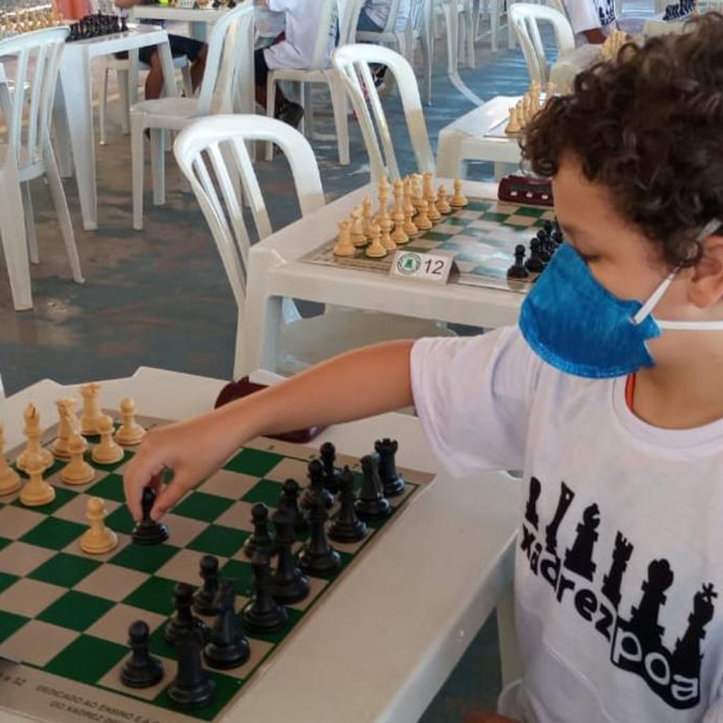 Torneio de Xadrez Rápido movimenta oito escolas da região