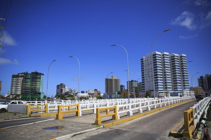 Ponte Giuseppe Garibaldi é atualmente a principal via de acesso entre os dois municípios