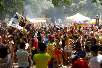 PORTO ALEGRE, RS, BRASIL, 20/11/2022- Ato do Coletivo Preserva Redenção vai acontecer no dia 20 de novembro, às 13h, no Expedicionário, após o ensaio do Bloco da Laje, ao som do Ziriguidum e outros Blocos. O abraço é contra o projeto de concessão da Redenção a uma empresa privada por 30 anos, com a preocupação de que traga sérios riscos ao meio ambiente, perda da autonomia das manifestações políticas, artísticas e culturais, e com o objetivo de atrair público com maior poder aquisitivo. Foto: Camila Hermes / Agencia RBS<!-- NICAID(15270597) -->