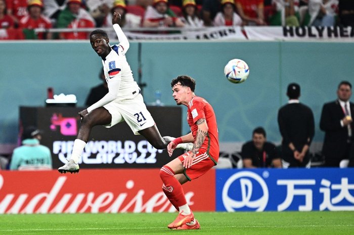 EUA sa&iacute;ram na frente