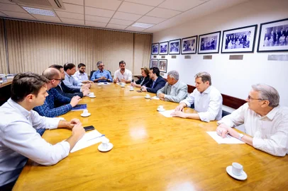 O governador reeleito Eduardo Leite (PSDB) se reúne nesta segunda-feira (21) com a bancada eleita do PP para tratar do futuro governo. A expectativa é de que Leite formalize o convite para que os progressistas façam parte da base governista a partir de 2023. <!-- NICAID(15272029) -->