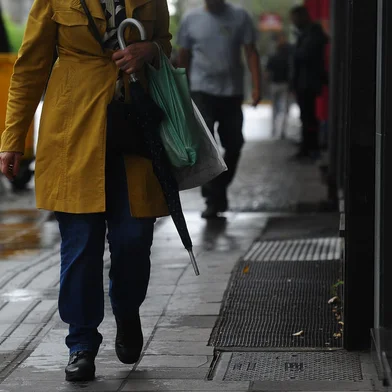 CAXIAS DO SUL, RS, BRASIL, 22/11/2022. A terça-feira (22) amanheceu com clima chuvoso na área central de Caxias do Sul. (Bruno Todeschini/Agência RBS)<!-- NICAID(15272433) -->