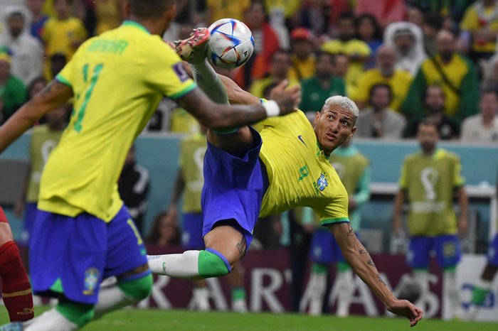 Copa do Mundo: Richarlison marca dois gols e Brasil vence Sérvia por 2 a 0