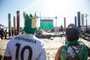 24/11/2022 - PORTO ALEGRE, RS - Na Capital, telão é instalado para o público assistir os jogos da seleção durante a Copa do Mundo, no Qatar. FOTO: André Ávila, Agência RBS<!-- NICAID(15275496) -->