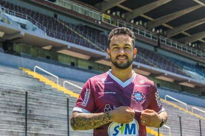 O Caxias apresentou nesta sexta-feira (25) o meio David Peninha, de 29 anos. O jogador tem passagens por clubes do Centro-Oeste onde defendeu o Ceilândia pela Série D e Copa do Brasil<!-- NICAID(15276577) -->