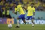 Rodrygo (E) e Fred (ao fundo) em lance de jogo do Brasil contra a Suíça pela 2ª rodada do Grupo G da Copa do Mundo do Catar, no Estádio 974, em Doha.<!-- NICAID(15279270) -->