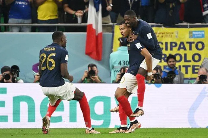 A obra-prima de Mbappé: 4 gols em 13 minutos!