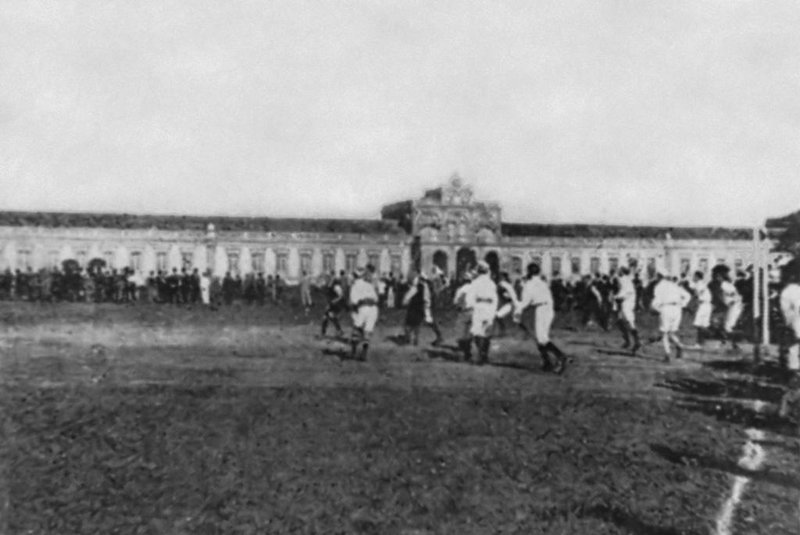 Partida entre Grêmio e Militar em 1910 no campo da várzea (Redenção), na primeira liga de futebol de POA<!-- NICAID(15288095) -->