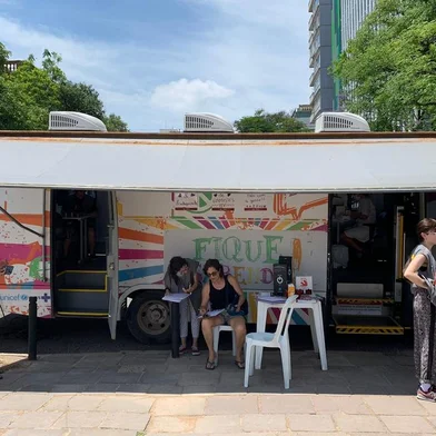 A Secretaria Municipal de Saúde de Porto Alegre oferecerá testes rápidos para diagnóstico de HIV, sífilis e hepatites B e C neste final de semana. Hoje, o ônibus Fique Sabendo está na Redenção, perto do Monumento ao Expedicionário, das dez da manhã às quatro da tarde.<!-- NICAID(15291970) -->